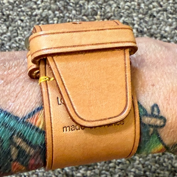 Louis Vuitton Vachetta Leather Poignet - Authentic - Picture 10 of 14